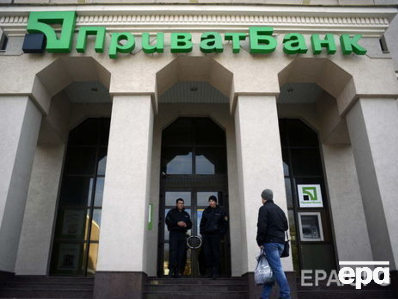 Сторону "ПриватБанка" представляет компания Hogan Lovells, пишет газета