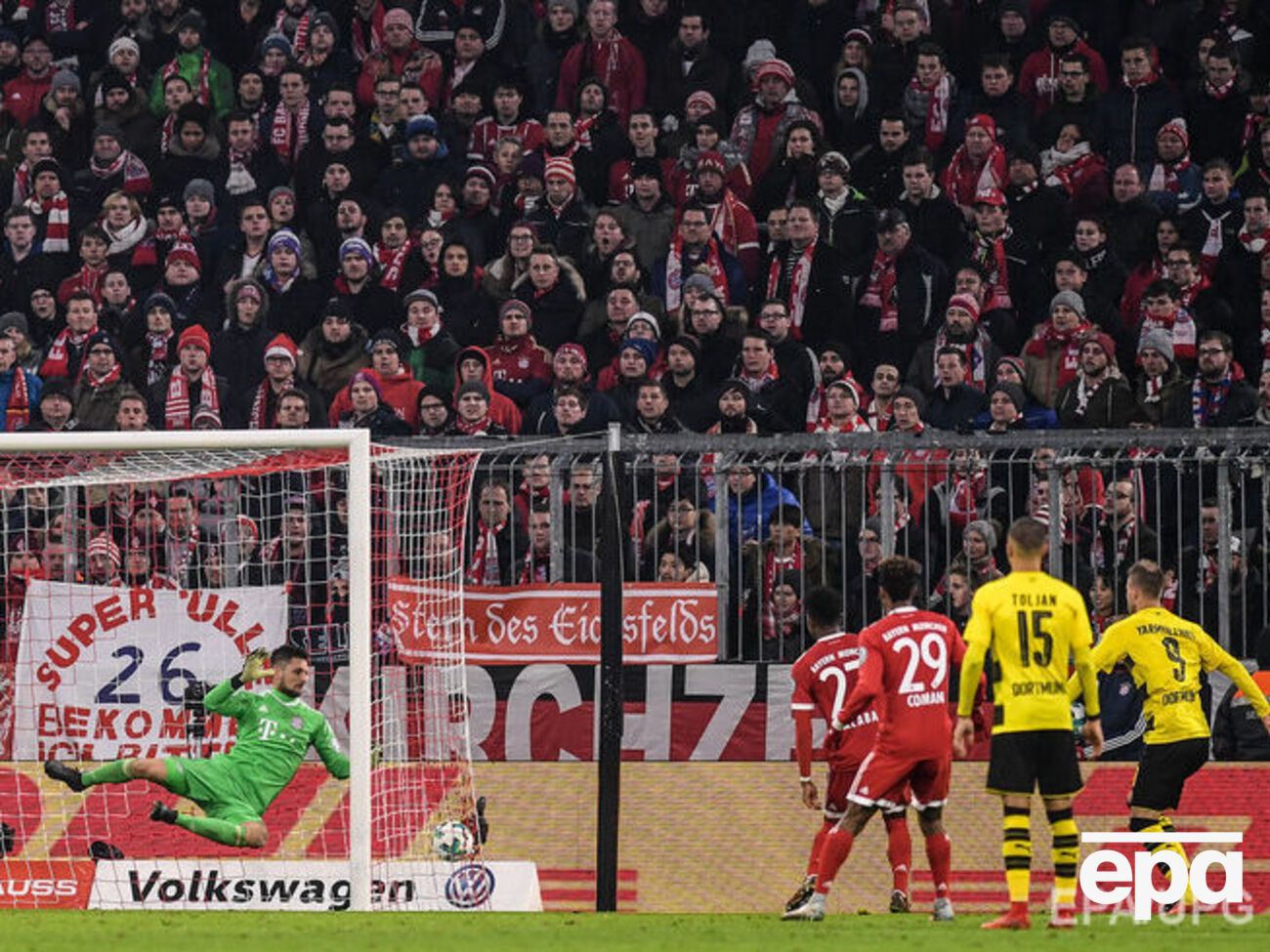 Ярмоленко (№9) забил "Баварии" в Мюнхене