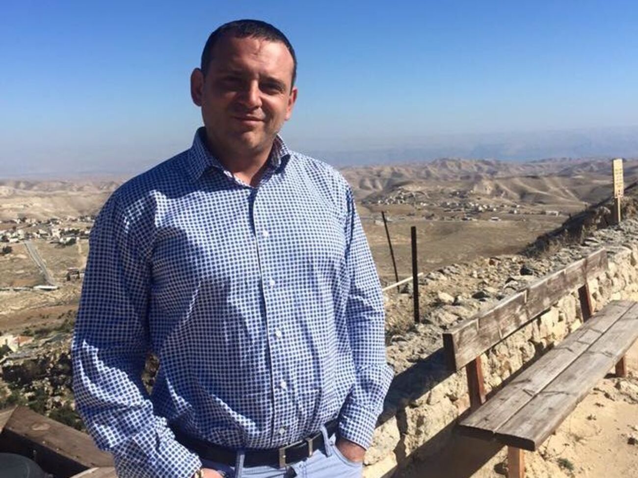 Знаєте корупціонерів, дорогі наші європейські друзі? Не соромтеся. Блокуйте в'їзд у ЄС особисто їм