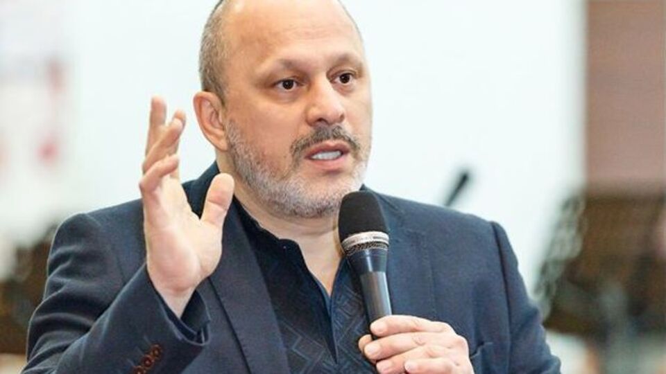 Аласания: Такое количество должностей – это непосильное бремя