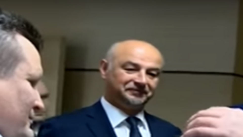 19 грудня Рогозін і президент Сербії Олександр Вучич були присутніми на експерименті з рідинного дихання в російському Фонді перспективних досліджень