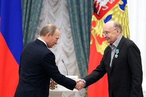 Мягков (справа): Надо иметь чувство меры