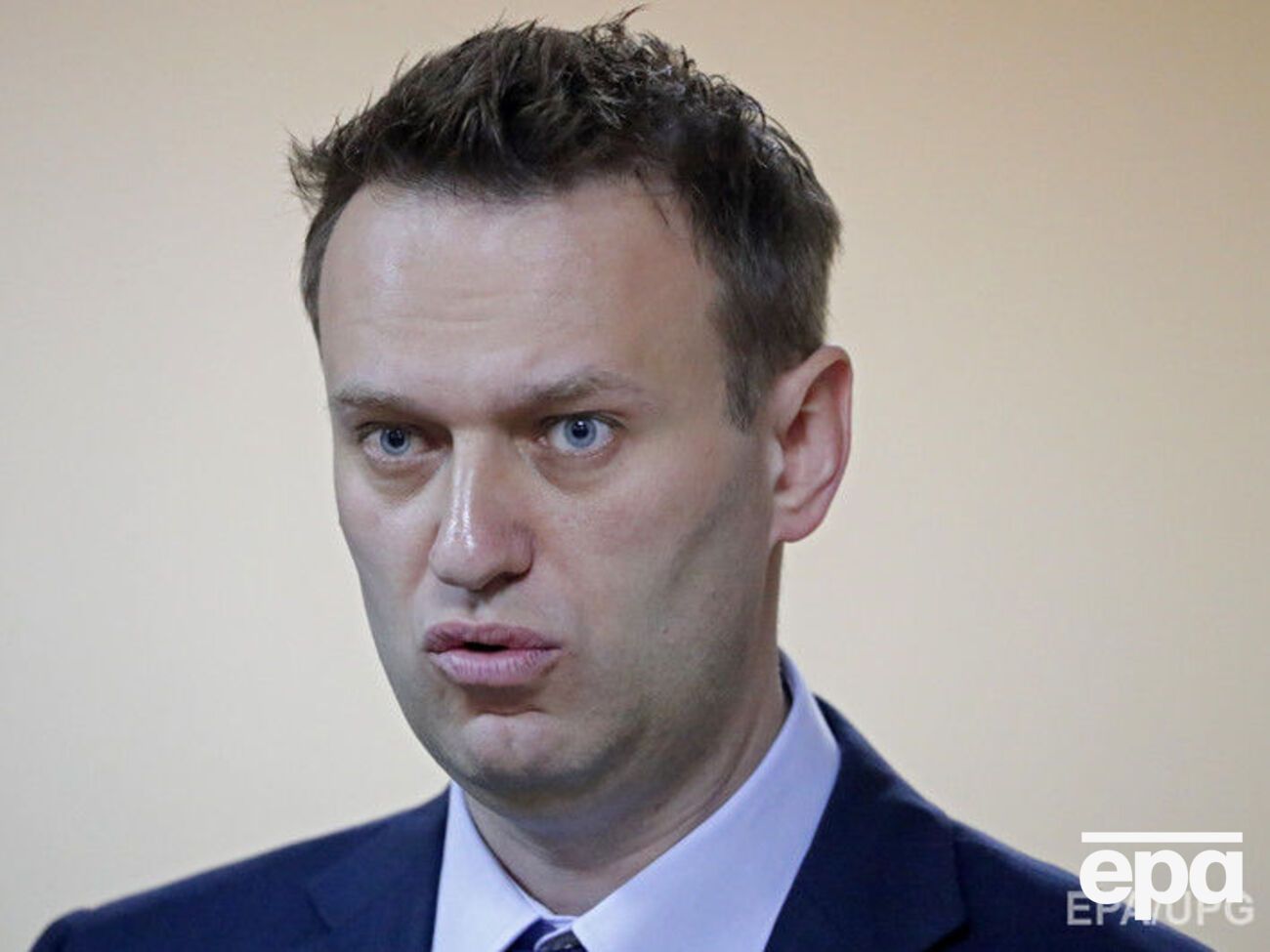 Навальний заявив, що живий, "сидить удома і їсть пельмені"
