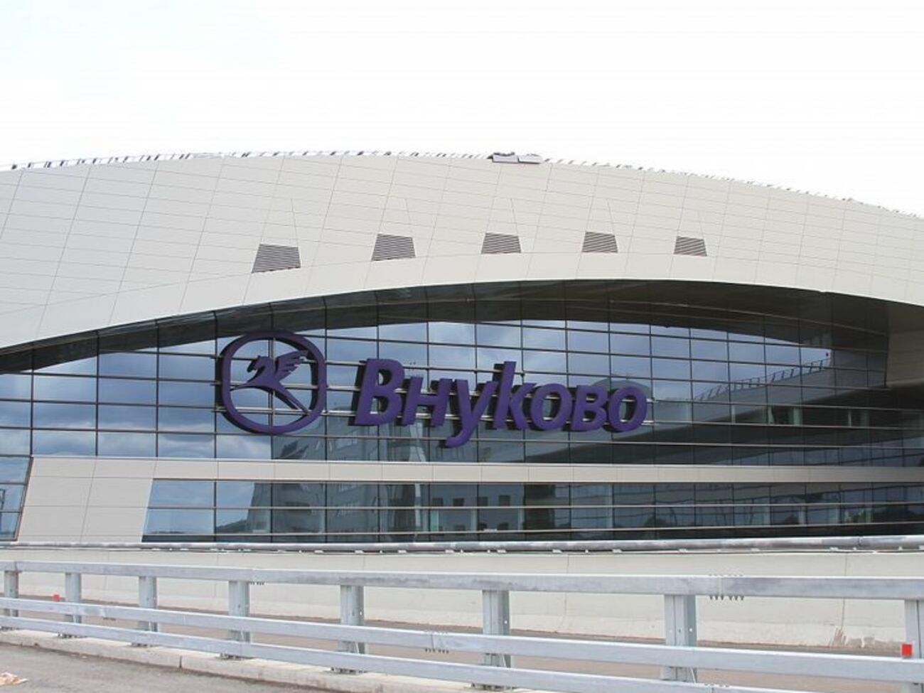 Самолет вернулся в аэропорт Внуково