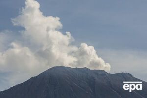 Унаслідок виверження вулканічний попіл піднявся на висоту від 500 м до 2,5 км