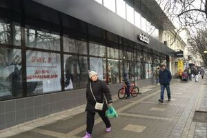 Магазин Adidas функціонує в Сімферополі