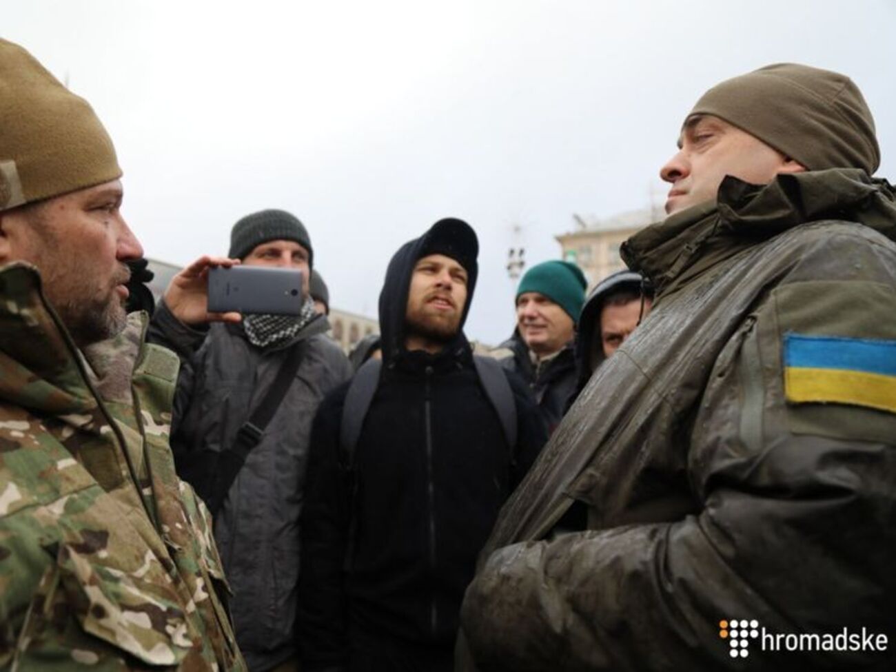Бойцы "Азова" поспорили с Бирюковым на Майдане