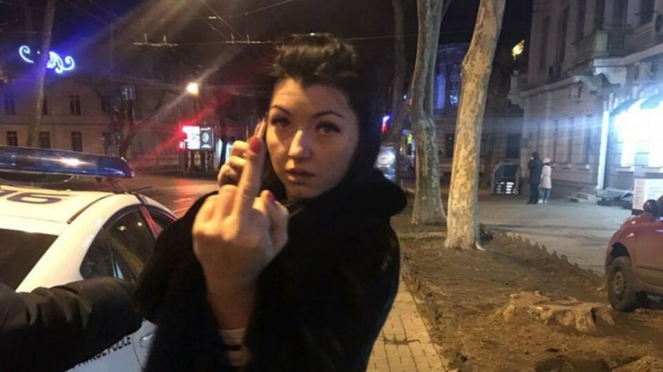 Чиновниця ображала поліцейських, які зупинили її авто