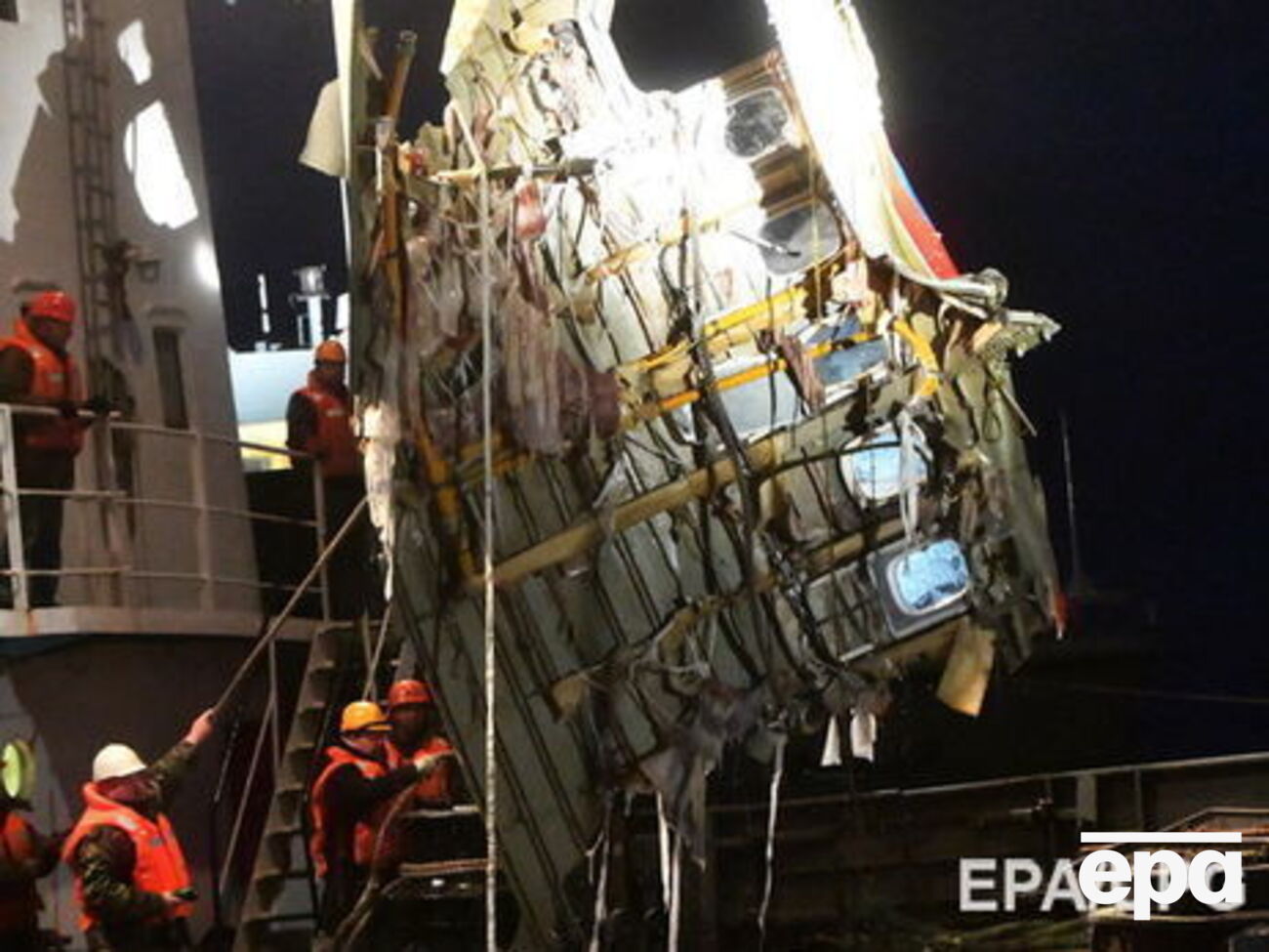 Самолет минобороны РФ Ту-154 потерпел крушение в Черном море 25 декабря 2016 года