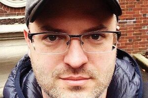 Різдво у всіх християн святкують 25 грудня. Тільки православні постсовка, серби і ще дехто святкують 7 січня