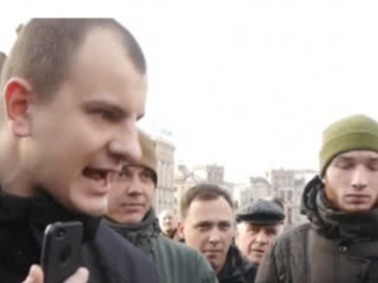 Активист назвал Гужву "гнидой"