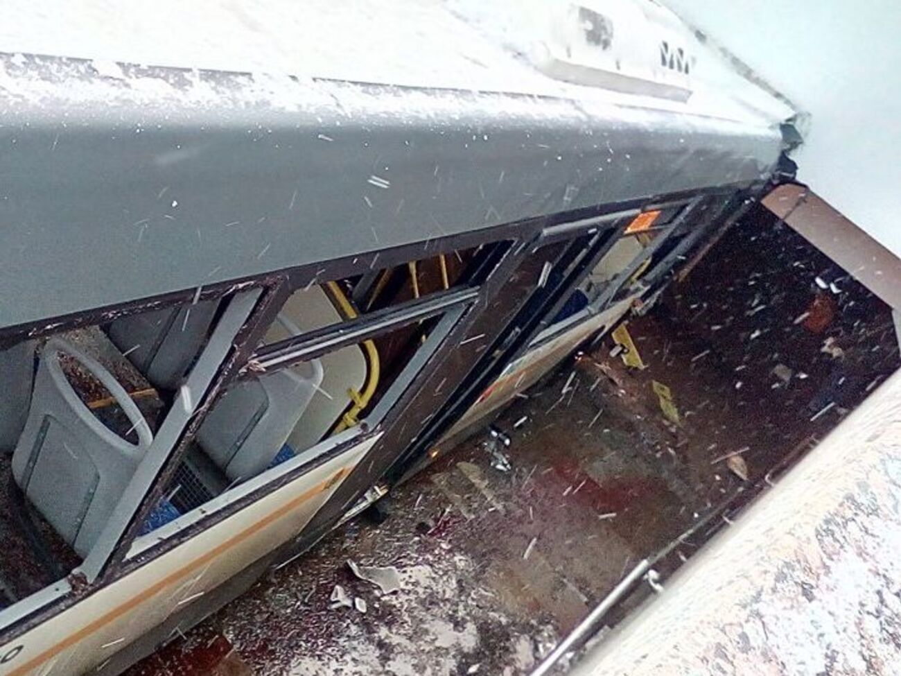 Водитель сказал, что не мог остановить автобус