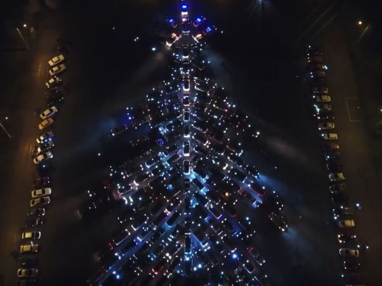 В Запорожье создали "Елку единения" из автомобилей