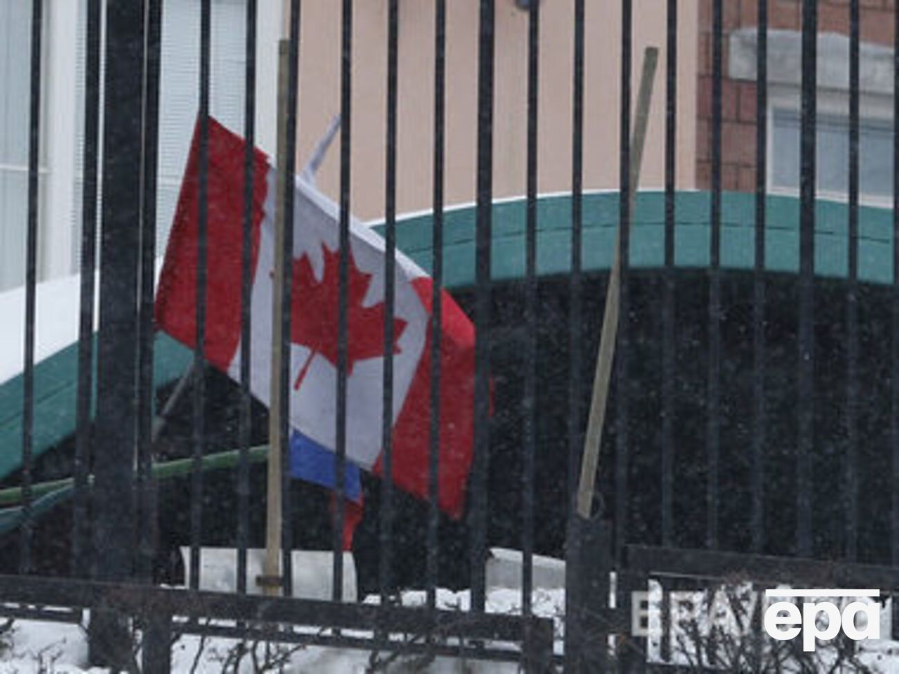 Канада и Венесуэла прекратили дипломатические отношения