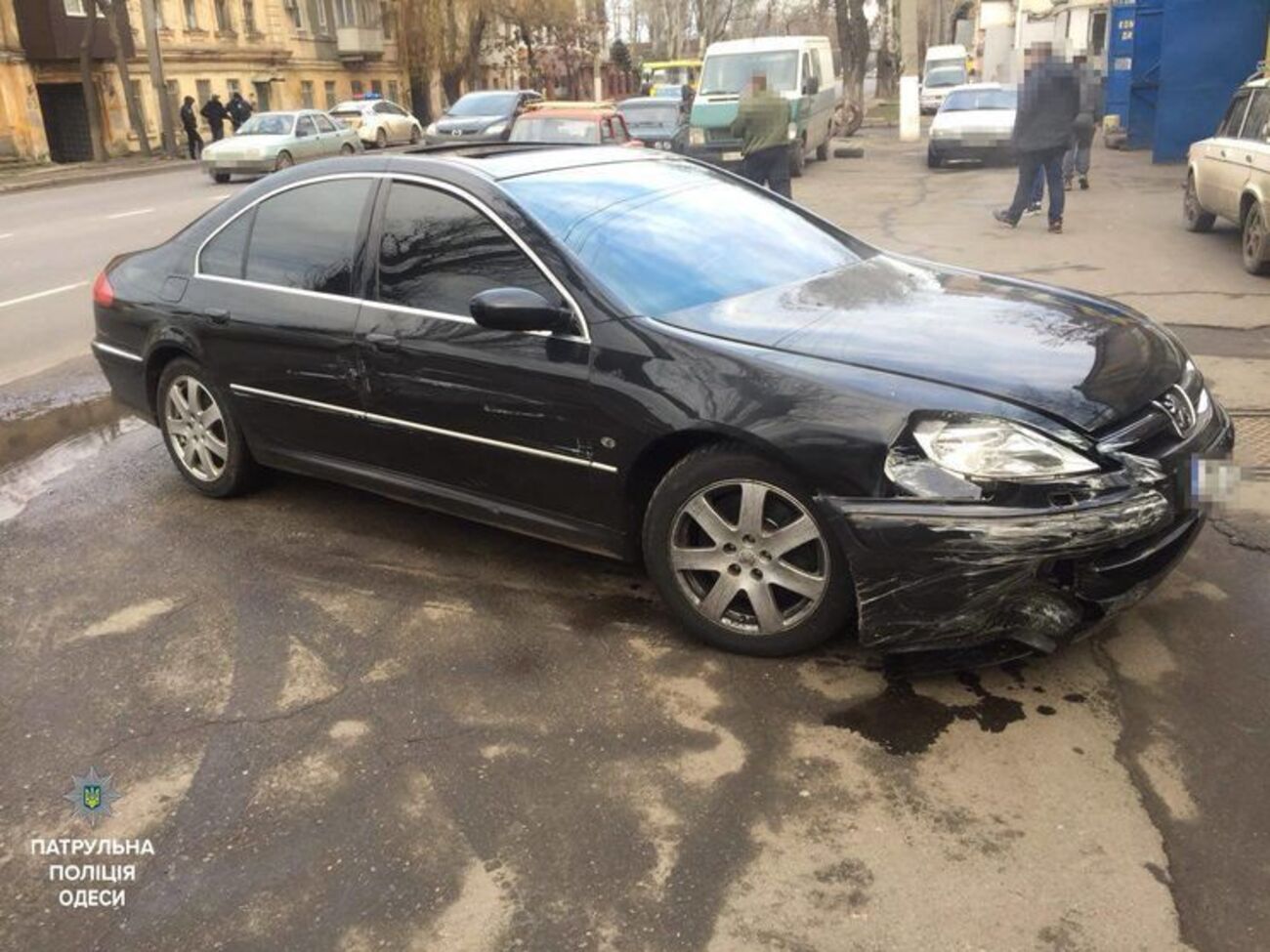 На 26-летнего водителя Peugeot инспекторы полиции составили протоколы о ряде административных правонарушений