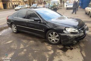 На 26-летнего водителя Peugeot инспекторы полиции составили протоколы о ряде административных правонарушений