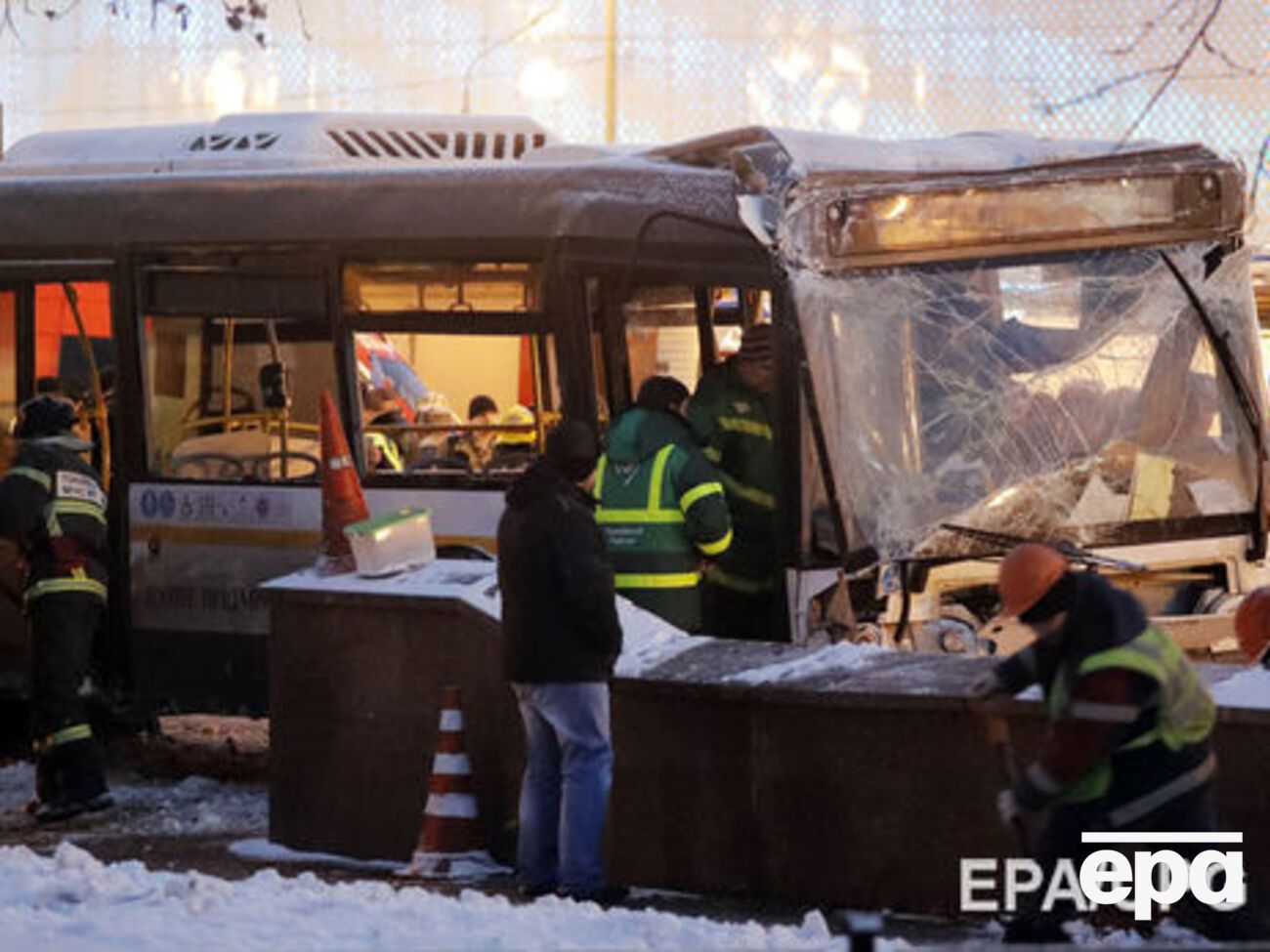 МВД РФ рассматривает две версии ДТП: водитель мог не справиться с управлением либо же автобус был неисправен