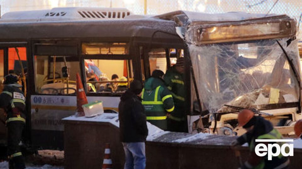 МВД РФ рассматривает две версии ДТП: водитель мог не справиться с управлением либо же автобус был неисправен