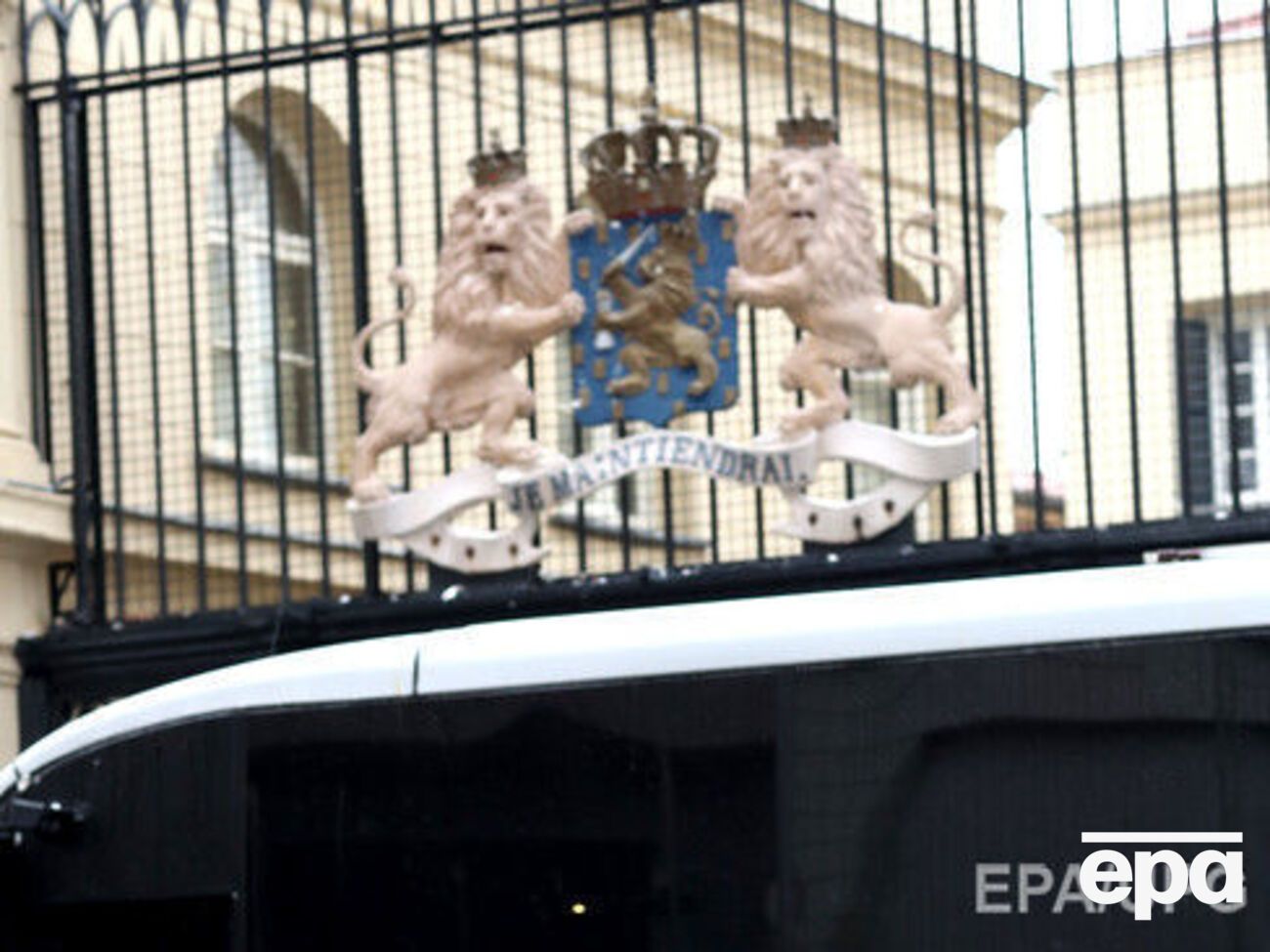 По словам источника агентства Anadolu, правоохранители одновременно провели ряд антитеррористических рейдов в Адане