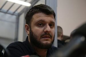Суд повернув синові Авакова закордонні паспорти