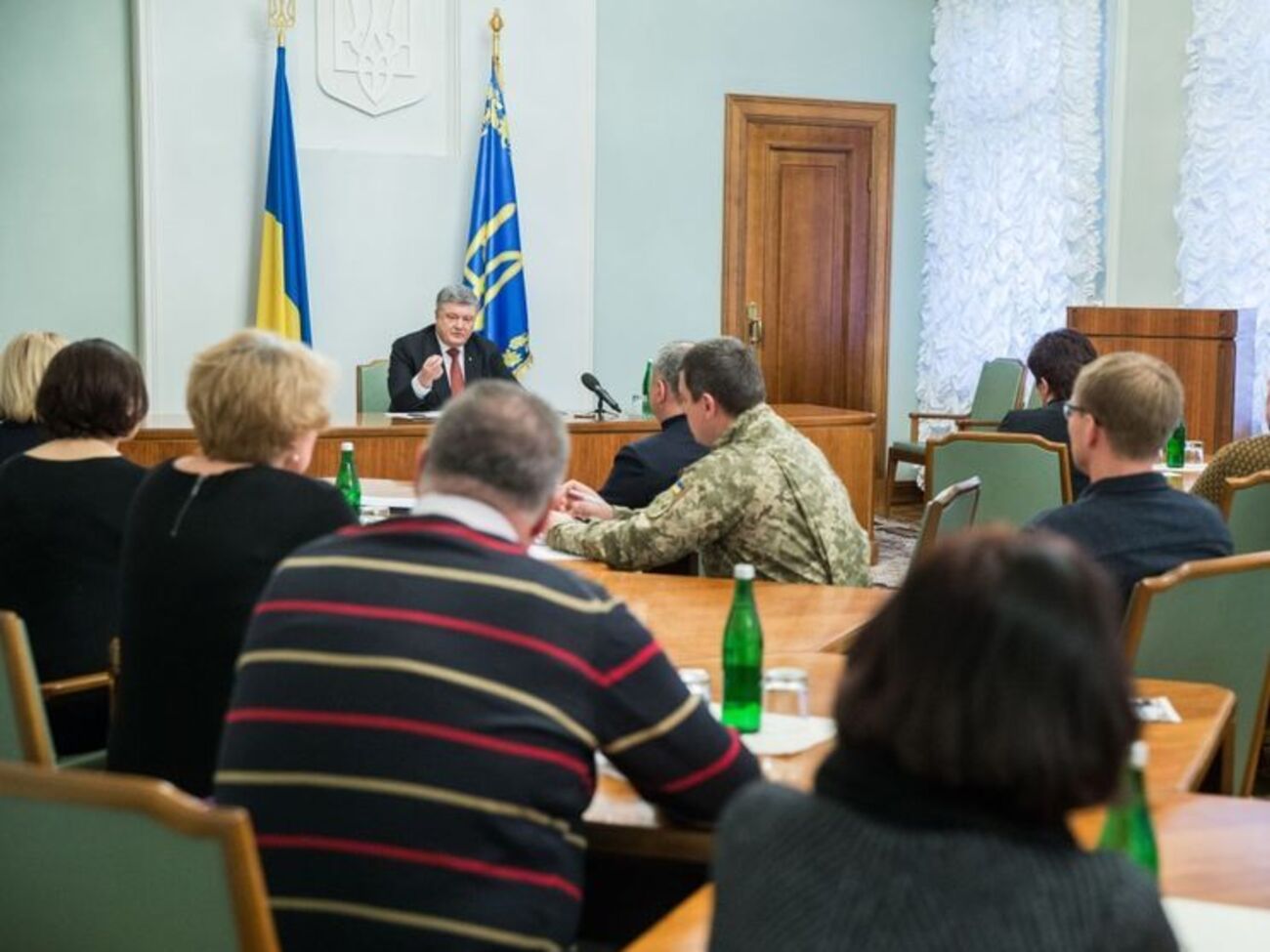Порошенко встретился с родственниками заложников