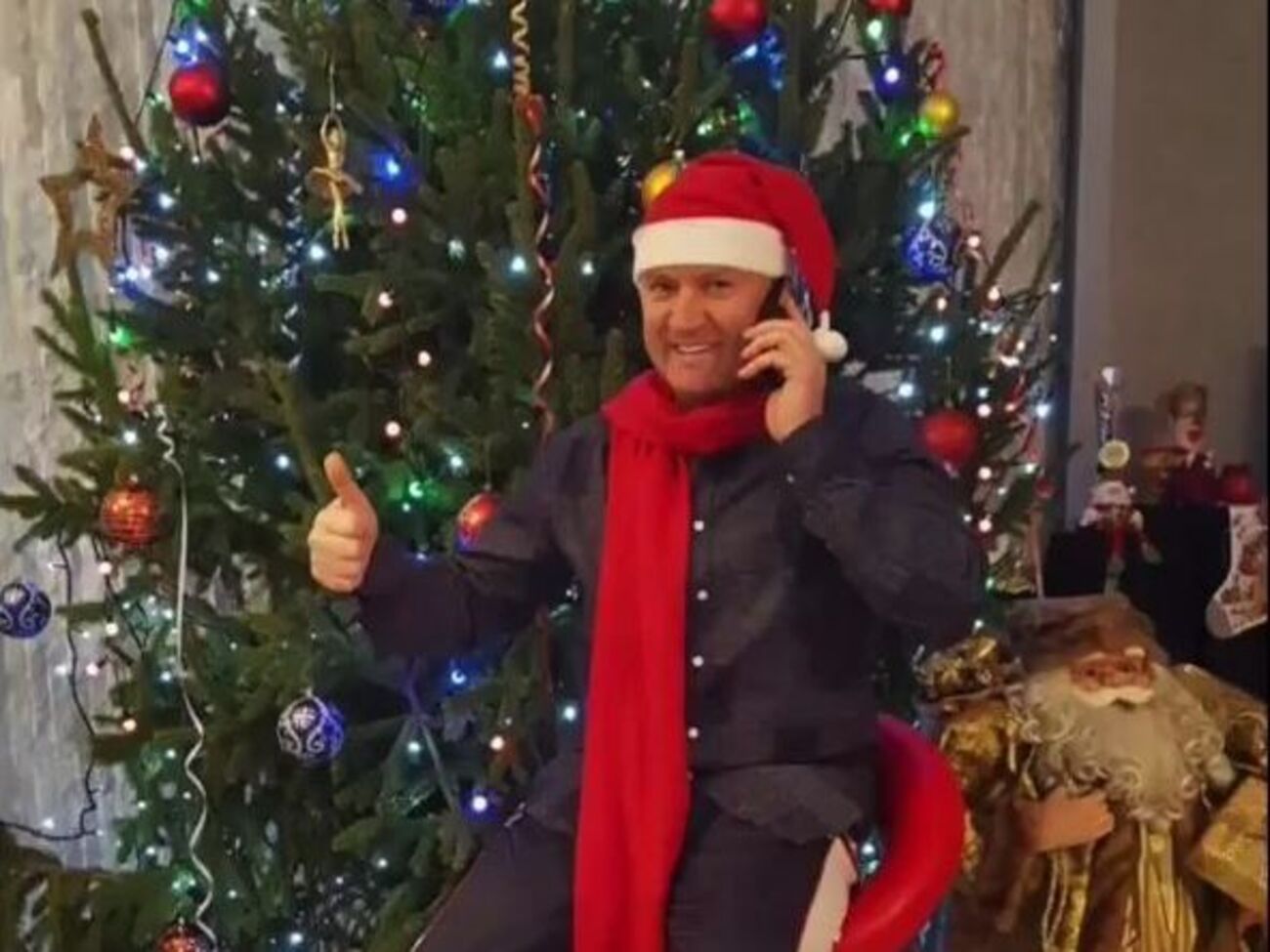 Бєланов привітав уболівальників із прийдешніми святами піснею