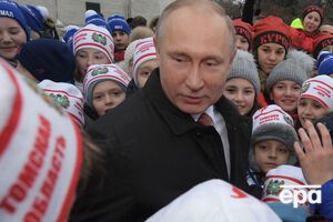 Путин около пяти минут общался с детьми