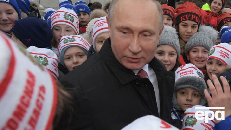Путин около пяти минут общался с детьми
