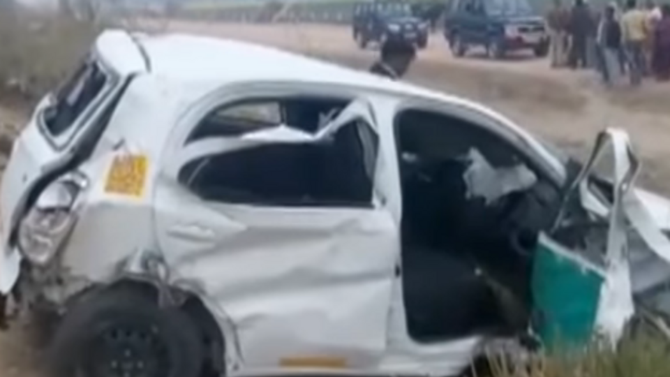 Автомобіль із двома українками врізався у відбійник