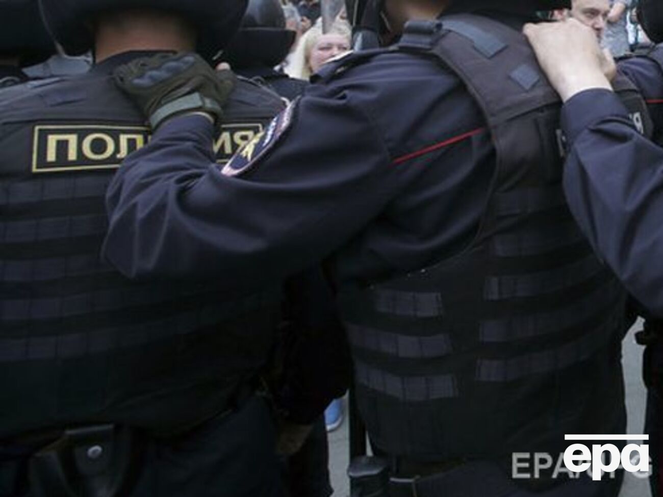 Поліція повідомляє, що заручників на фабриці немає