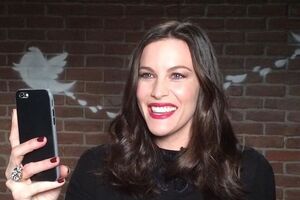 Тайлер показала пляжное фото