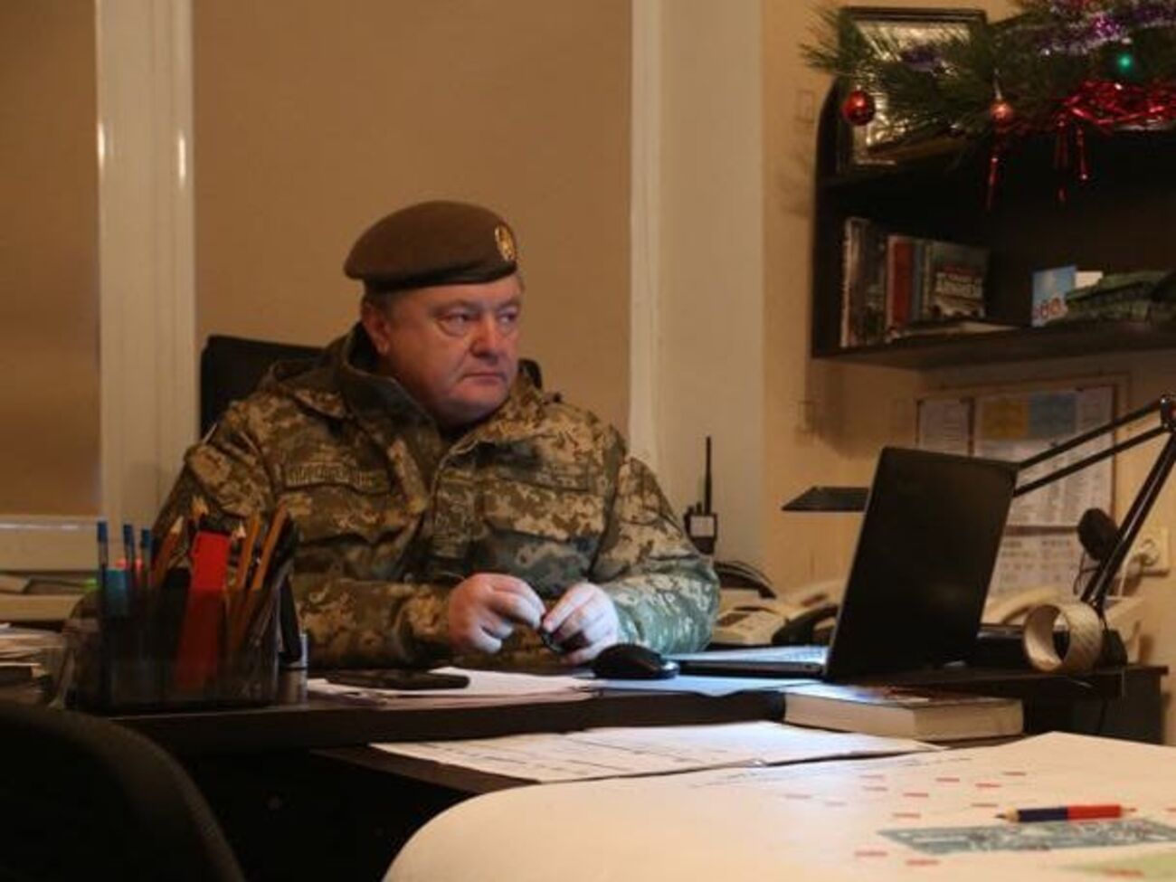 Порошенко: Поблагодарил наших ребят, которые возвращаются из плена