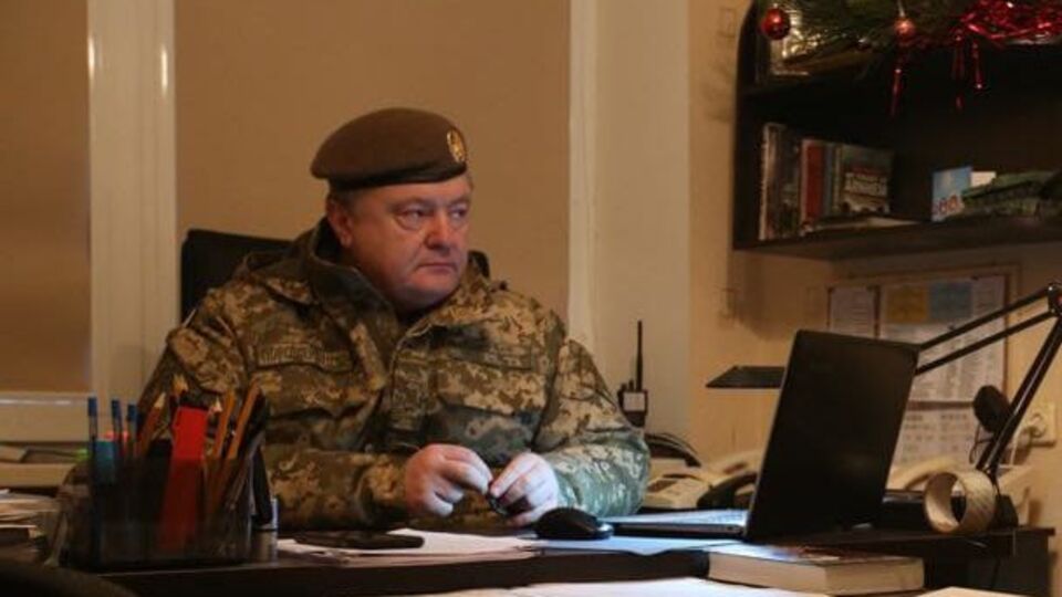 Порошенко: Поблагодарил наших ребят, которые возвращаются из плена