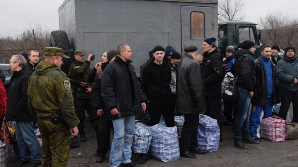 27 грудня бойовики "ЛНР" передали українській стороні 16 осіб, а бойовики "ДНР" – 58 осіб