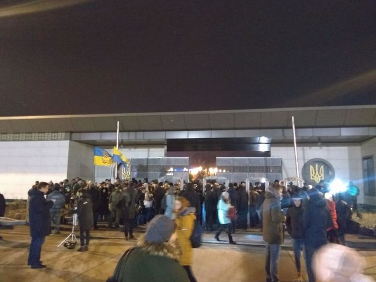 У Борисполі зустрічають звільнених українських заручників