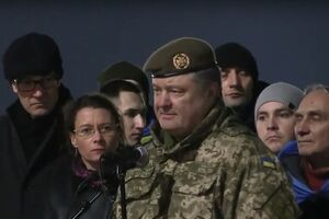 Порошенко: Нехай вони почують нас і знають, що ми боремося за їх звільнення