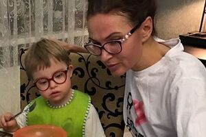 Бледанс показала сына