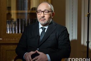 Після замаху Кернес пересувається в інвалідному візку