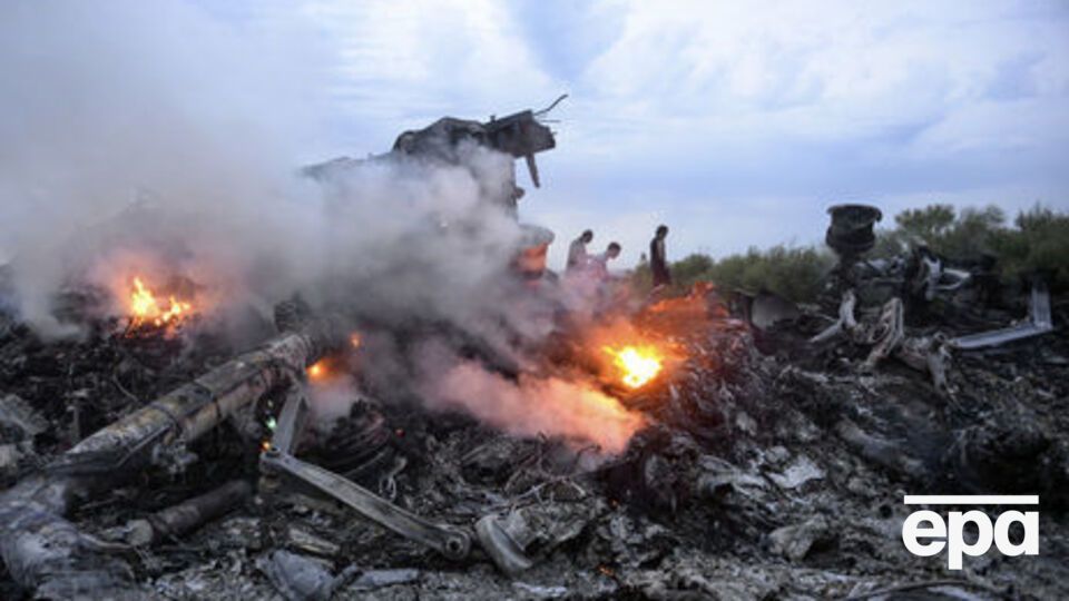 Boeing 777, що здійснював рейс MH17 (Амстердам – Куала-Лумпур), зазнав аварії 17 липня 2014 року поблизу Тореза Донецької області