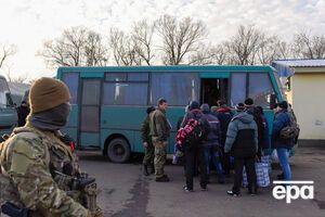 Группа освобожденных властями Украины сторонников "ЛДНР" отправляется в Донецк, 27 декабря