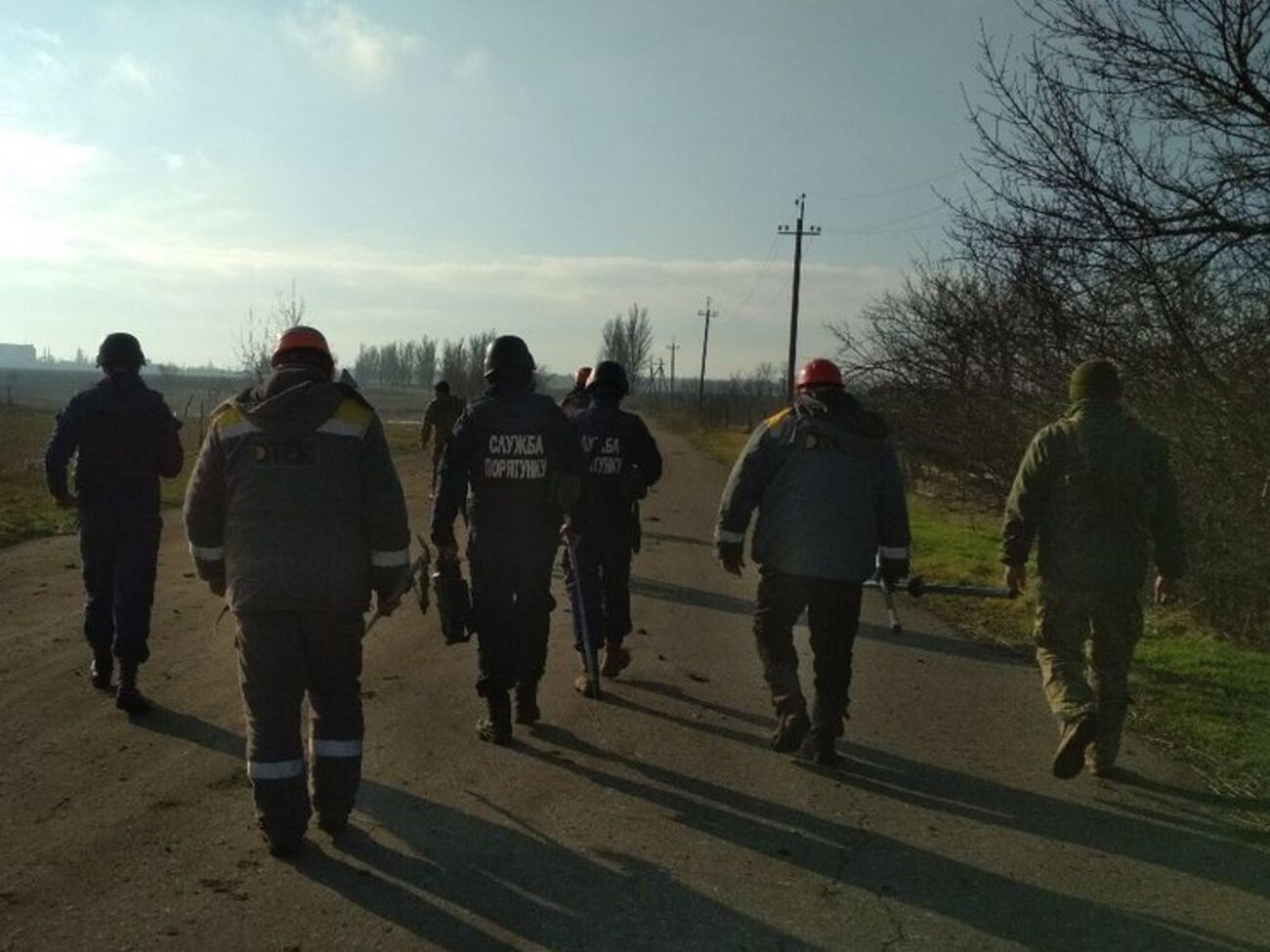 Спасатели и электрики работали в координации с военными и наблюдателями ОБСЕ