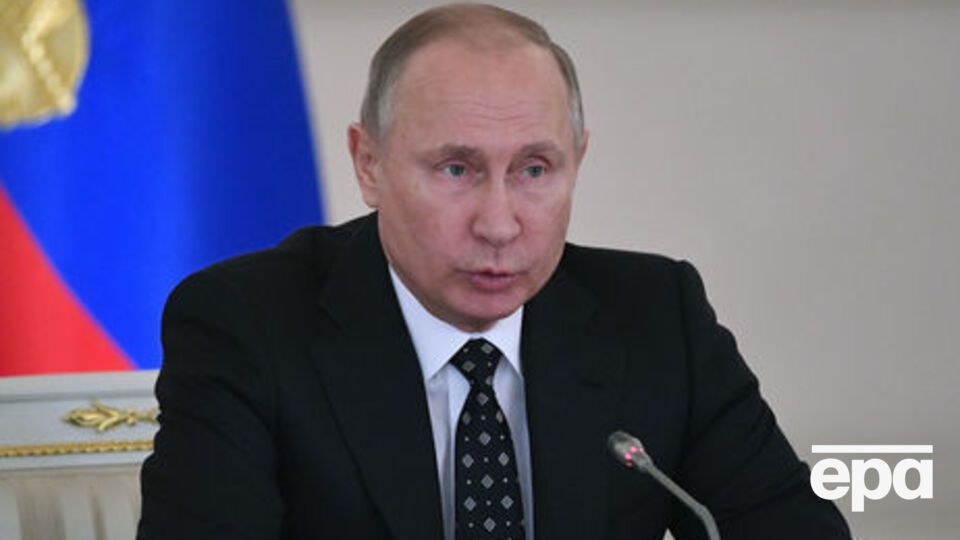 26 декабря инициативная группа официально выдвинула Путина кандидатом в президенты