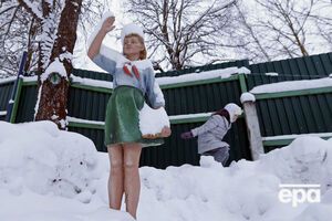 Люк, в который упал ребенок, занесло снегом