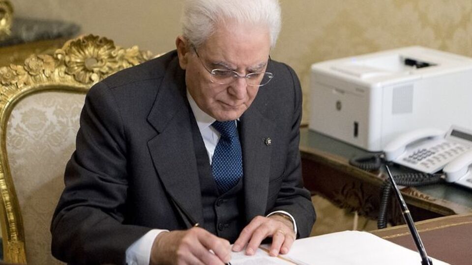 Президент Италии Серджо Маттарелла подписал указ о роспуске Сената республики и Палаты депутатов