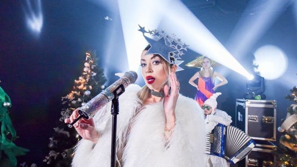 Валевская презентовала новогодний клип