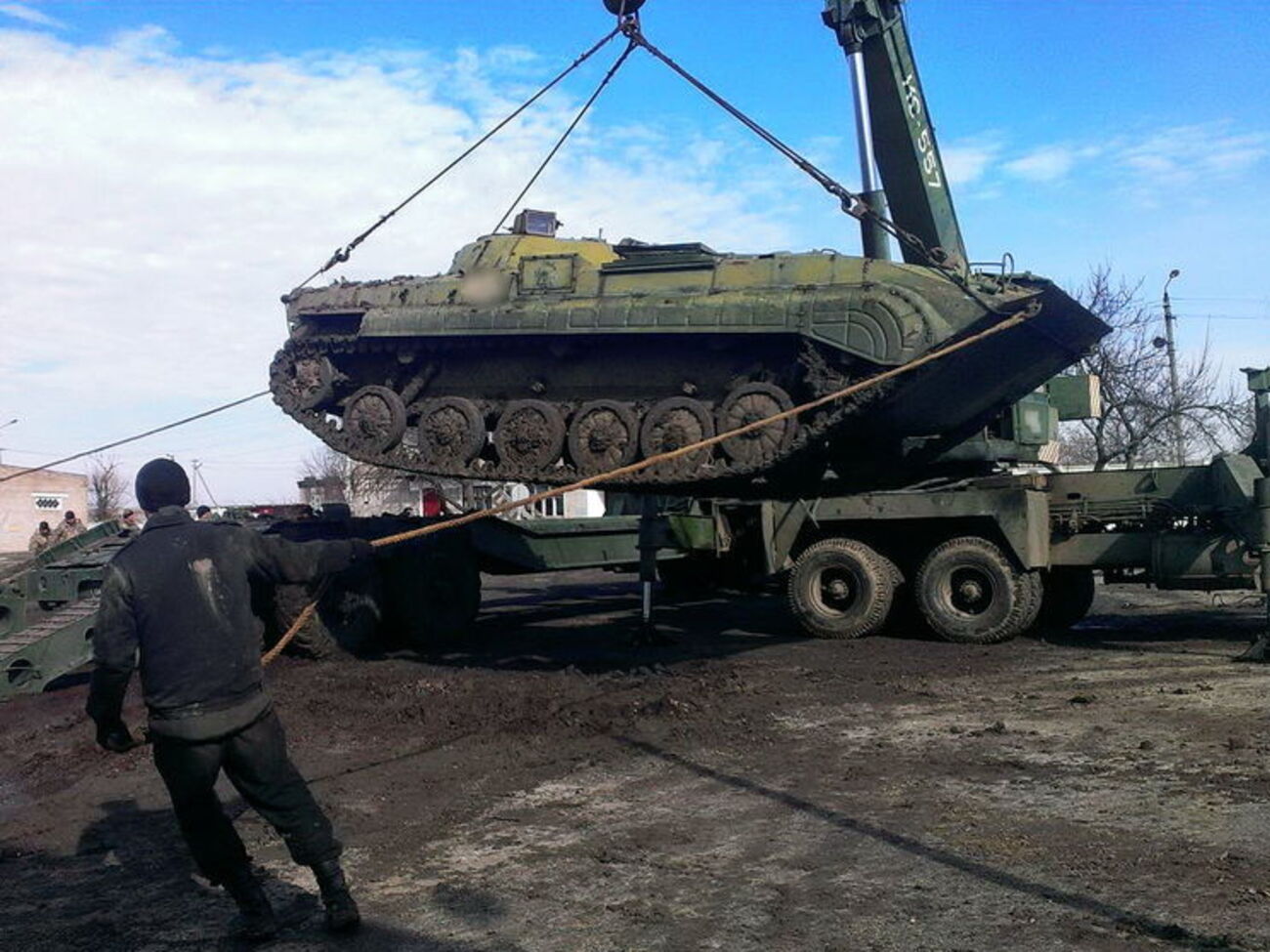 За год на Широком Лане вернули в строй около 600 единиц техники с Донбасса