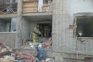 Через вибух газу на першому поверсі п'ятиповерхового житлового будинку у місті Усть-Куті завалилося перекриття між поверхами