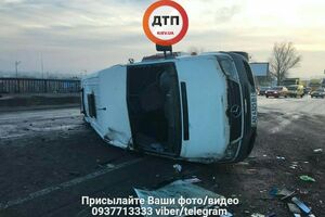 Постраждало п'ятеро пасажирів Mercedes