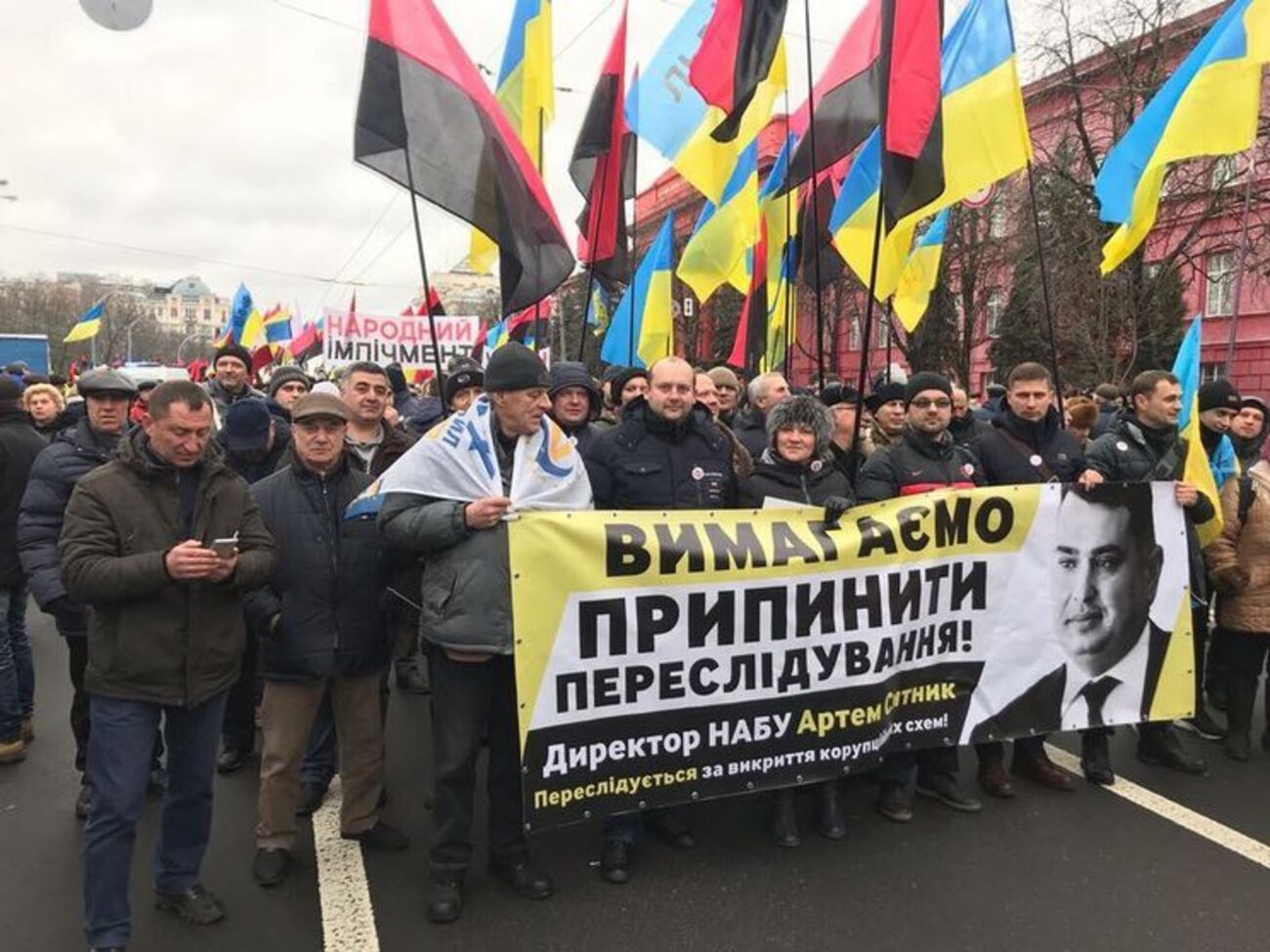 Учасники акції вимагають припинити переслідування НАБУ
