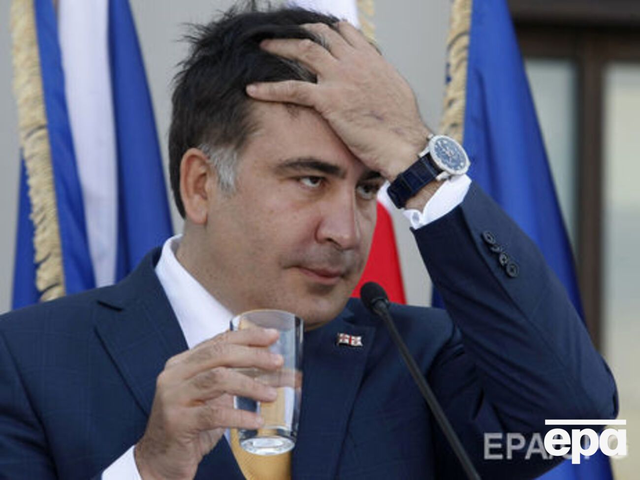 Саакашвілі &ndash; активістам: Ви блокуєте зараз єдиний канал, який сьогодні ввечері мав дати нам слово